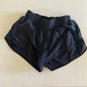 Lululemon Hotty Hot lined short 2.5 length
